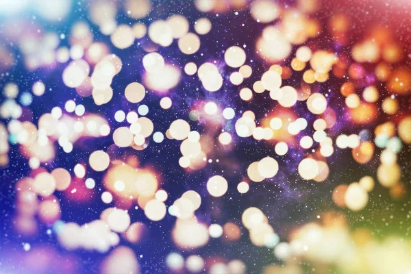 Festlicher Hintergrund mit natürlichem Bokeh und leuchtend goldenen Lichtern. Vintage magischen Hintergrund mit Farbe festlichen Hintergrund mit natürlichen Bokeh und helle goldene Lichter. — Stockfoto