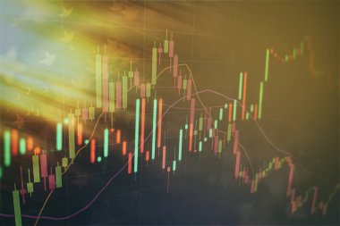 Market Analyze dahil bir monitör de dahil olmak üzere finansal veriler. Çubuk grafikler, diyagramlar, finansal rakamlar. Forex grafiği.