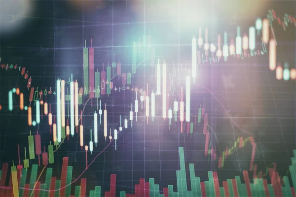 Фінансові дані на моніторі, включаючи аналіз ринку. Штрихові графіки, діаграми, фінансові показники. Діаграма Форекс . — стокове фото