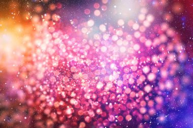 Doğal bokeh ve parlak altın ışıklarla şenlikli arka plan.