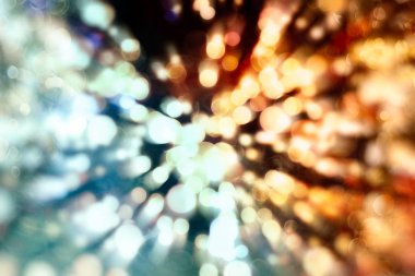 renk ve parlak güneş ışığı ile doğa zemin. Bokeh arka plan veya Noel yaz tatilleri ve kavramı.