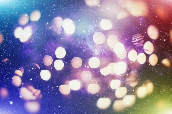 Ослабленный светло-цветовой абстрактный фон. Тезисы размыты красочными огнями на фоне Рождества Боке — стоковое фото