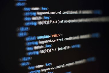 Programcı geliştirici ekranı, web uygulaması kodlama. Bilgisayarda komut dosyası. Veri kaynak kodunun modern görüntülenmesi. Yazılım geliştiricisinin programlama kodu soyut ekranı. Mavi renk.