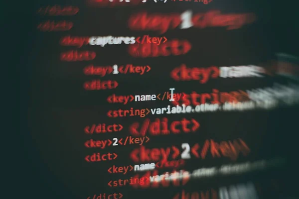 Computerprogrammierung, oft verkürzt auf Programmierung, ist ein Prozess zur ursprünglichen Formulierung von Computerproblemen für ausführbare Computerprogramme wie Analyse, Entwicklung, Algorithmen und Verifikation. — Stockfoto