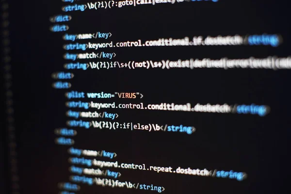 Programcı geliştirici ekranı, web uygulaması kodlama. Bilgisayarda komut dosyası. Veri kaynak kodunun modern görüntülenmesi. Yazılım geliştiricisinin programlama kodu soyut ekranı. Mavi renk. — Stok fotoğraf