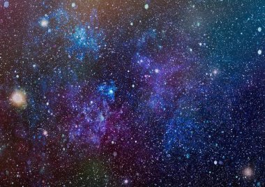 Panoramik derin uzaya arıyorum. Karanlık gece gökyüzüne yıldızlarla dolu. Uzayda Bulutsusu.