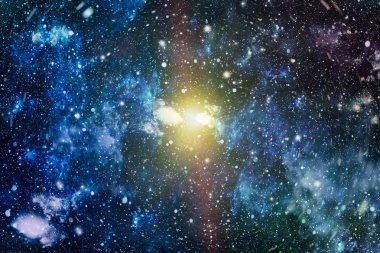 Derin uzaya bakan yeni büyük bir panoramik. Yıldızlarla dolu karanlık gece göğü. Uzayda bir nebula. Derin uzayın sırları.