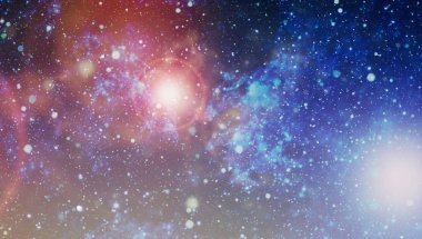 Derin uzaya bakan yeni büyük bir panoramik. Yıldızlarla dolu karanlık gece göğü. Uzayda bir nebula. Derin uzayın sırları.