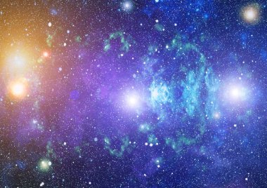 Derin uzaya bakan yeni büyük bir panoramik. Yıldızlarla dolu karanlık gece göğü. Uzayda bir nebula. Derin uzayın sırları.