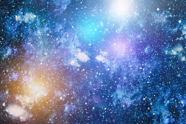 深い空間に新しい大規模なパノラマを探しています。暗い夜空の星に満ちている。外宇宙にある星雲。深い空間の秘密. — ストック写真