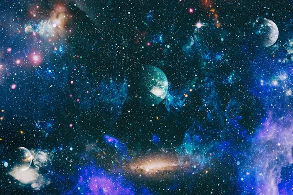 외계 공간의 행성, 별, 은하들은 우주 탐험의 아름다움을 보여 줍니다. NASA 에서 마련 한 요소들 — 스톡 사진