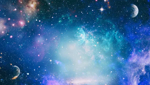 Être loin brillait nébuleuse et champ stellaire contre l'espace. Éléments de cette image fournis par la NASA. — Photo