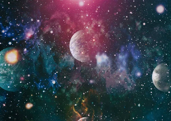 Parlak yıldız bulutsu. Uzak galaksi. Soyut resim. Nasa tarafından döşenmiş bu görüntü unsurları.