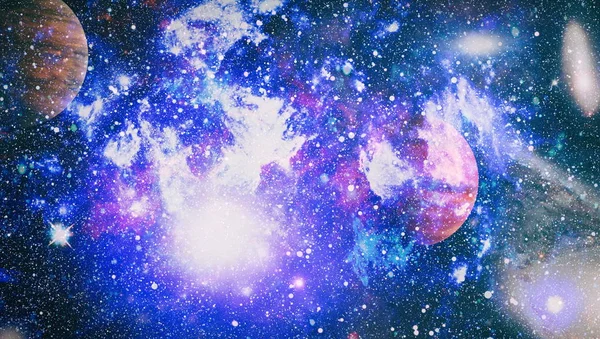 Parlak yıldız bulutsu. Uzak galaksi. Soyut resim. Nasa tarafından döşenmiş bu görüntü unsurları.