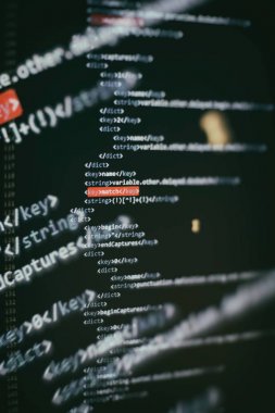 analiz, geliştirme, algoritmalar ve verificatio gibi çalıştırılabilir bilgisayar programlarına bilgisayar probleminin özgün formülasyonu