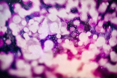 Doğal bokeh ve parlak altın ışık şenlikli arka plan. Vintage Magic arka plan ile renkli bokeh. Bahar yaz yılbaşı yeni yıl disko parti arka plan.