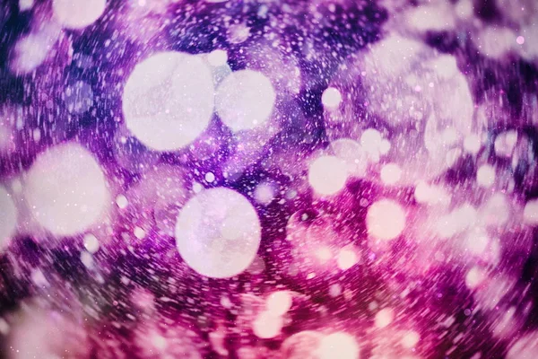 Fundo cintilante De focado bokeh abstrato espaço cópia de Natal Shimmering holofotes azuis desfocado luzes douradas Ano Novo festa disco — Fotografia de Stock