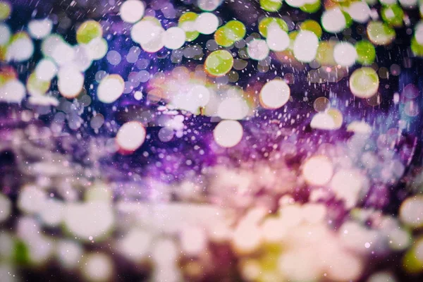 Festlig bakgrund med naturliga bokeh och gyllene ljus. Vintage Magic bakgrund med färgglada bokeh. Våren sommaren jul nyår disco party bakgrund. — Stockfoto