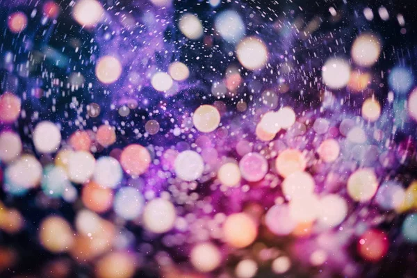 Εορταστική φόντο με φυσικό bokeh και φωτεινά φώτα Χρυσή. Εκλεκτής ποιότητας φόντο μαγεία με πολύχρωμα bokeh. Άνοιξη καλοκαίρι Χριστούγεννα νέο έτος κόμμα ντίσκο φόντο. — Φωτογραφία Αρχείου