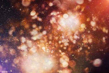 Soyut parlak ışıklar ve yıldız. Festival mavi ve beyaz köpüklü vintage arka planını renklendirin