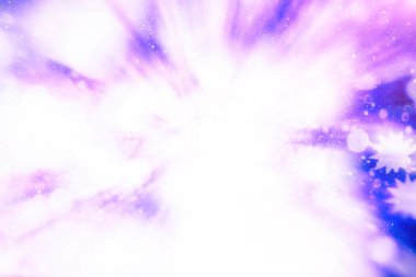 Mavi ve gümüş parıldayan ampullerin soyut bulanıklığı arka plan ışıkları: Noel duvar kağıdı dekorasyonlarının bulanıklığı. xmas bayram festivali arkaplanı: ışıltı çemberi aydınlatma kutlamaları .