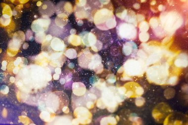 doğal bokeh ve parlak altın ışık şenlikli arka plan. Vintage sihirli arka plan ile renkli bokeh.