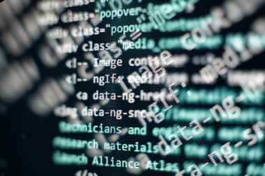 Programcı işyeri. Büyük veri depolama ve bulut bilgi işlem gösterimi. Programlama kodu. Web sitesi geliştirme. Bilgisayar monitöründeki web sitesi kodları. Yazılımın soyut ekranı. Bilgisayar komut dosyası.