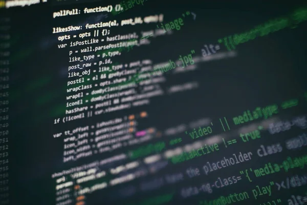 Programcı işyeri. Büyük veri depolama ve bulut bilgi işlem gösterimi. Programlama kodu. Web sitesi geliştirme. Bilgisayar monitöründeki web sitesi kodları. Yazılımın soyut ekranı. Bilgisayar komut dosyası. — Stok fotoğraf