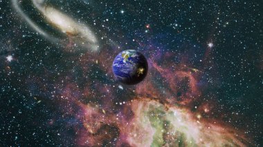 Dünya gezegeninin üzerinde gün doğumu, uzaydan manzara, uzayın derinliklerindeki mavi gezegen Dünya. Nasa tarafından döşenmiş bu görüntünün elemanları