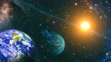 Dünya, güneş, yıldız ve galaksinin panoramik görüntüsü. Dünya 'nın üzerinde gün doğumu, uzaydan manzara