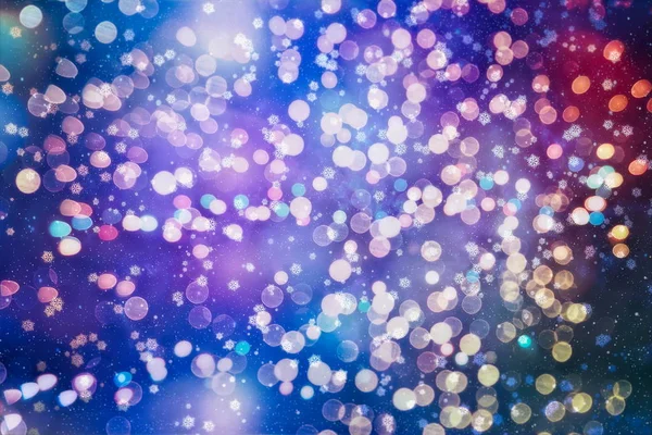 Σπάνια χιονόπτωση Χριστουγεννιάτικο φόντο. Λεπτές νιφάδες χιονιού και αστέρια σε σκούρο μπλε φόντο νύχτα. Beauteous χειμώνα ασημί νιφάδα χιονιού επίστρωση πρότυπο. — Φωτογραφία Αρχείου