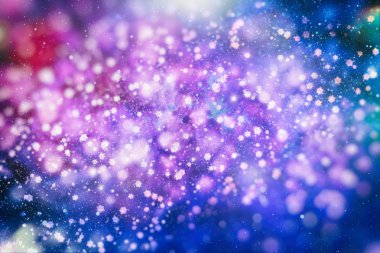 Açık mavi bir zeminde uçan kar taneleri. Kış Soyut Kar Taneleri. Yağan kar.