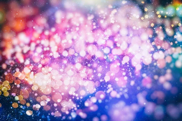 Abstrakte Glitzerlichter und Sterne. festlichen blauen und weißen Farbe funkelnden Vintage-Hintergrund. verschwommenes Bokeh Weihnachten Hintergrund mit Schneeflocken — Stockfoto