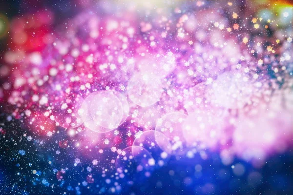 Abstrakte Glitzerlichter und Sterne. festlichen blauen und weißen Farbe funkelnden Vintage-Hintergrund. verschwommenes Bokeh Weihnachten Hintergrund mit Schneeflocken — Stockfoto