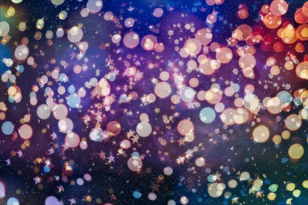 Sparse hóesés karácsonyi háttér. Finom repülő hópelyhek és csillagok sötétkék éjszakai háttérrel. Gyönyörű téli ezüst hópehely overlay sablon. — Stock Fotó