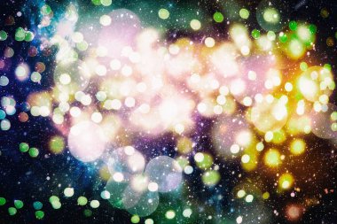 Bokeh efektli bulanık sarı ışıkların soyut arkaplanı, yeni yıl