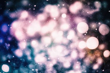 Bokeh efektli bulanık sarı ışıkların soyut arkaplanı, yeni yıl