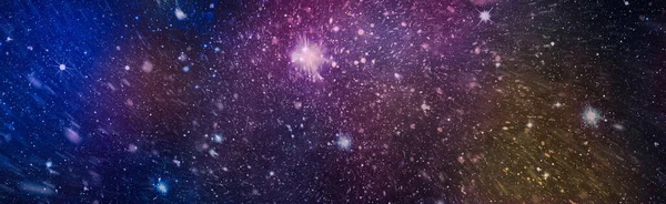 パノラマ深宇宙に探しています 暗い夜満天の星空 宇宙の中の星雲 — ストック写真