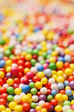 Disko, Noel arkaplanındaki renk süsleme topunu ve ışık ipliğini aydınlatıyor.