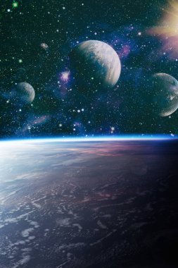 Nebula ve yıldızlarla dolu bir arka plan. NASA tarafından desteklenen bu görüntü ögeleri