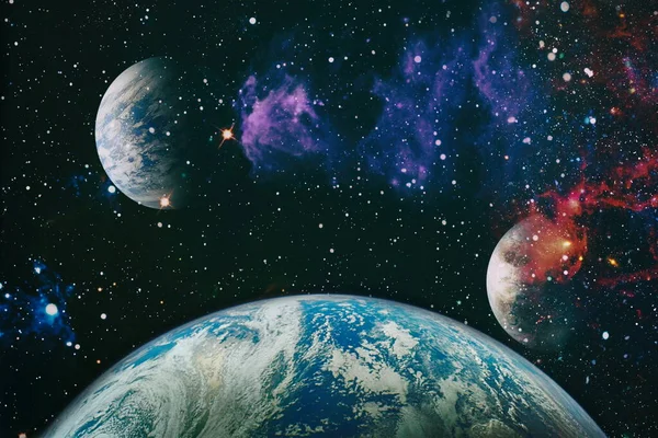 Nebula ve yıldızlarla dolu bir arka plan. NASA tarafından desteklenen bu görüntü ögeleri