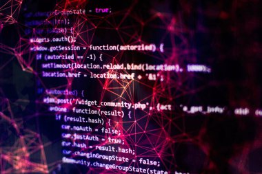 Masaüstü bilgisayar monitörü fotoğrafı. Javascript fonksiyonlar, değişkenler, nesneler. Proje yöneticileri yeni bir fikir üzerinde çalışıyorlar. Gelecekteki teknoloji yaratma süreci.