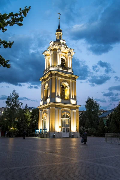モスクワ ロシアのポクロフ スキー女子修道院の鐘楼 — ストック写真