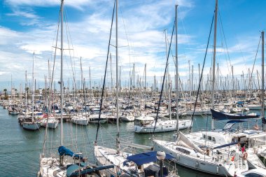 Bağlantı noktası ile Yatlar Barcelona, İspanya - 15 Mayıs 2018.