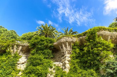 Park guell sütunlar ve viyadük, Barcelona, İspanya - 16 Mayıs 2018.