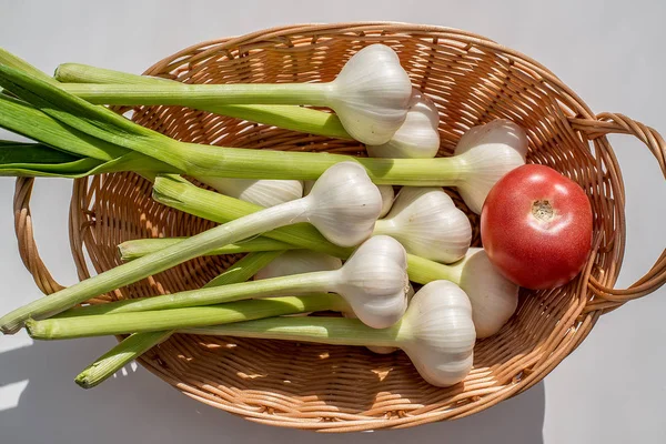 Garlic Basket Isolated White — Stock Photo, Image