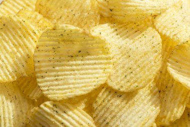avuç sarı patates cipsi