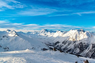 Ischgl, Avusturya Kayak Resort'ta akşam Alp Dağları Panoraması.