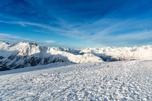 オーストリア イシュグルのスキー リゾートで 夕方にはアルプス山脈のパノラマ — ストック写真