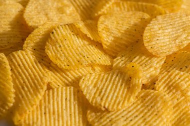 avuç sarı patates cipsi